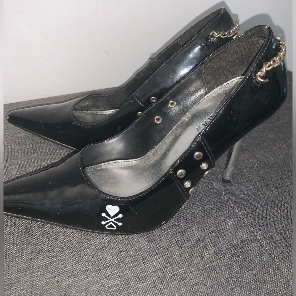 Paprika High heels pointed shoes size 9 in fair used conditions.